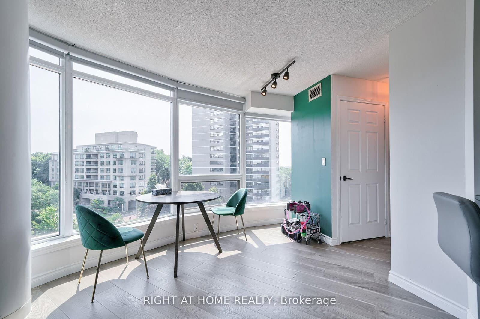 18 Valley woods Road, Unit 813 thumbnail 6