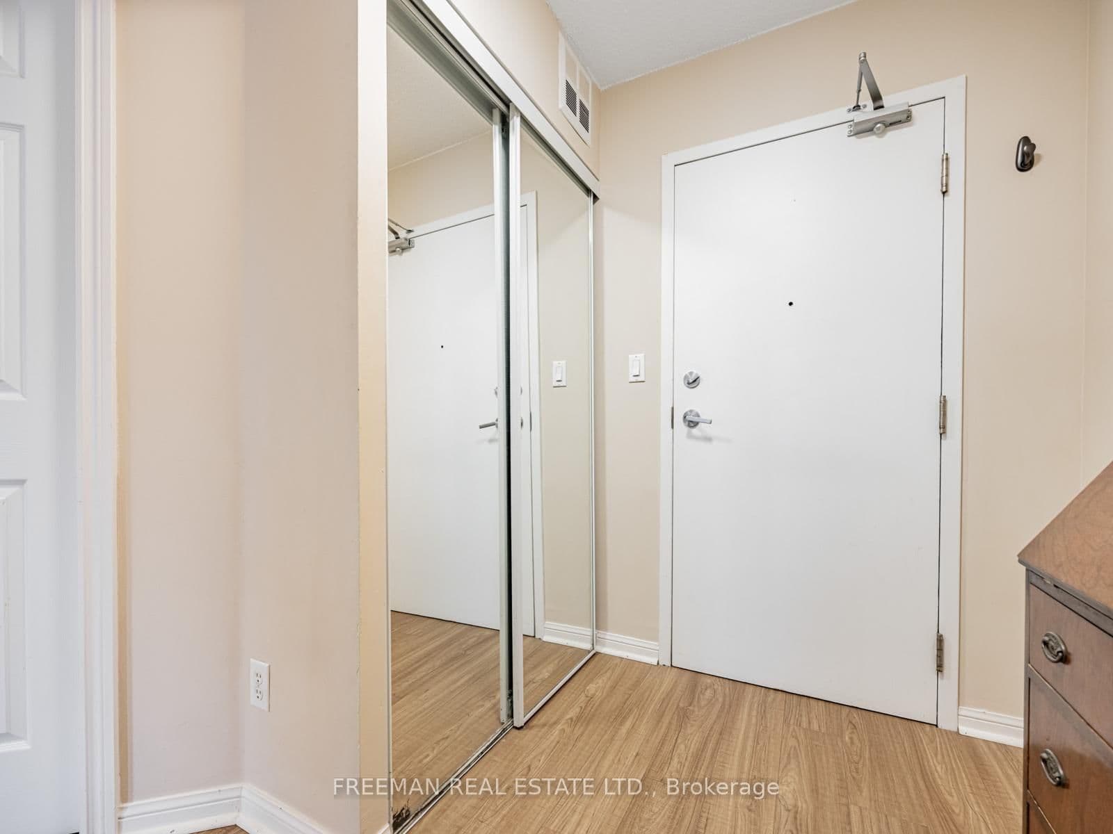 260 Merton Street, Unit 508 thumbnail 3