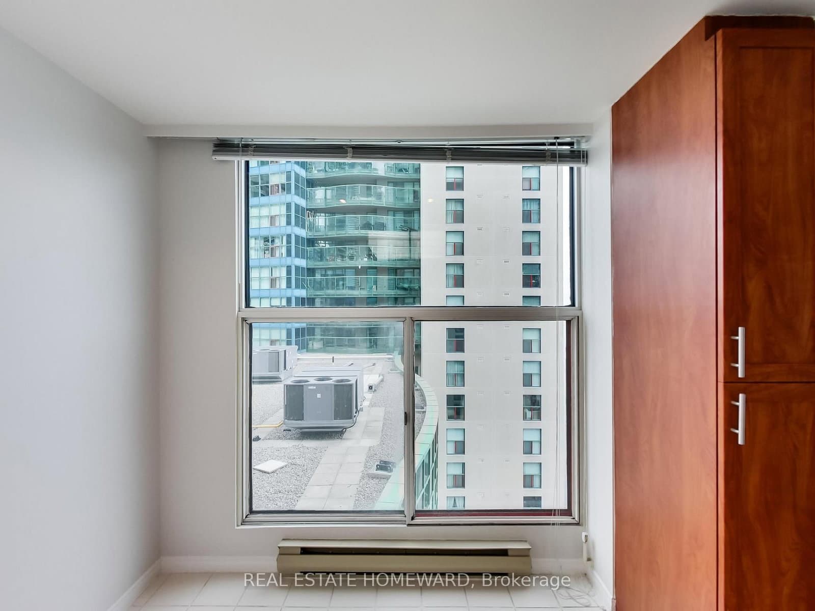 77 Harbour Square, Unit 1208 thumbnail 15