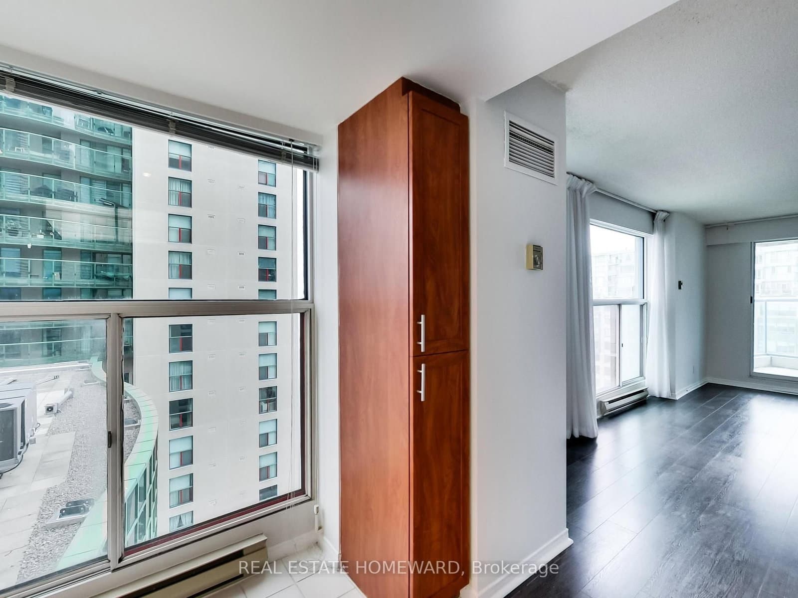77 Harbour Square, Unit 1208 thumbnail 16