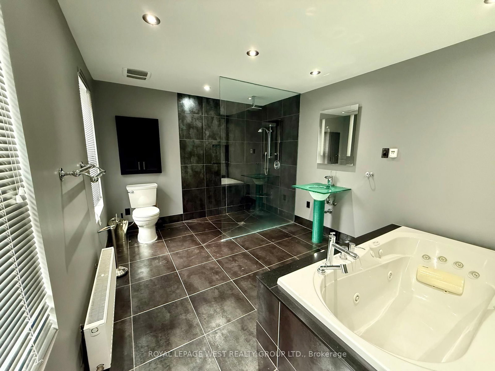 261 Queen Street W, Unit 3 thumbnail 20