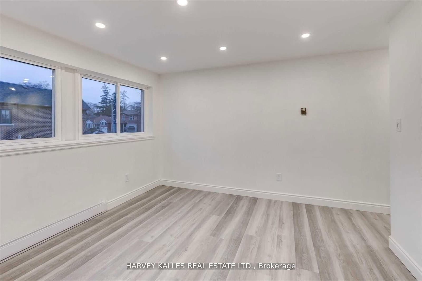 901 Millwood Road, Unit B thumbnail 2