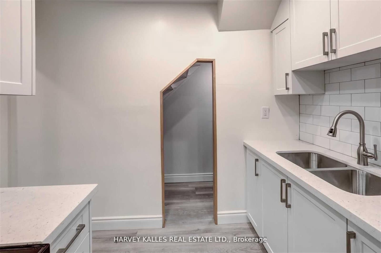 901 Millwood Road, Unit B thumbnail 9