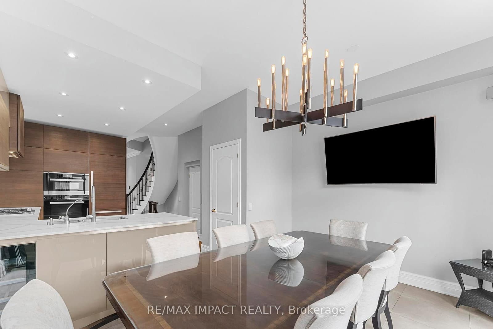 260 Russell Hill Road, Unit 13 thumbnail 16