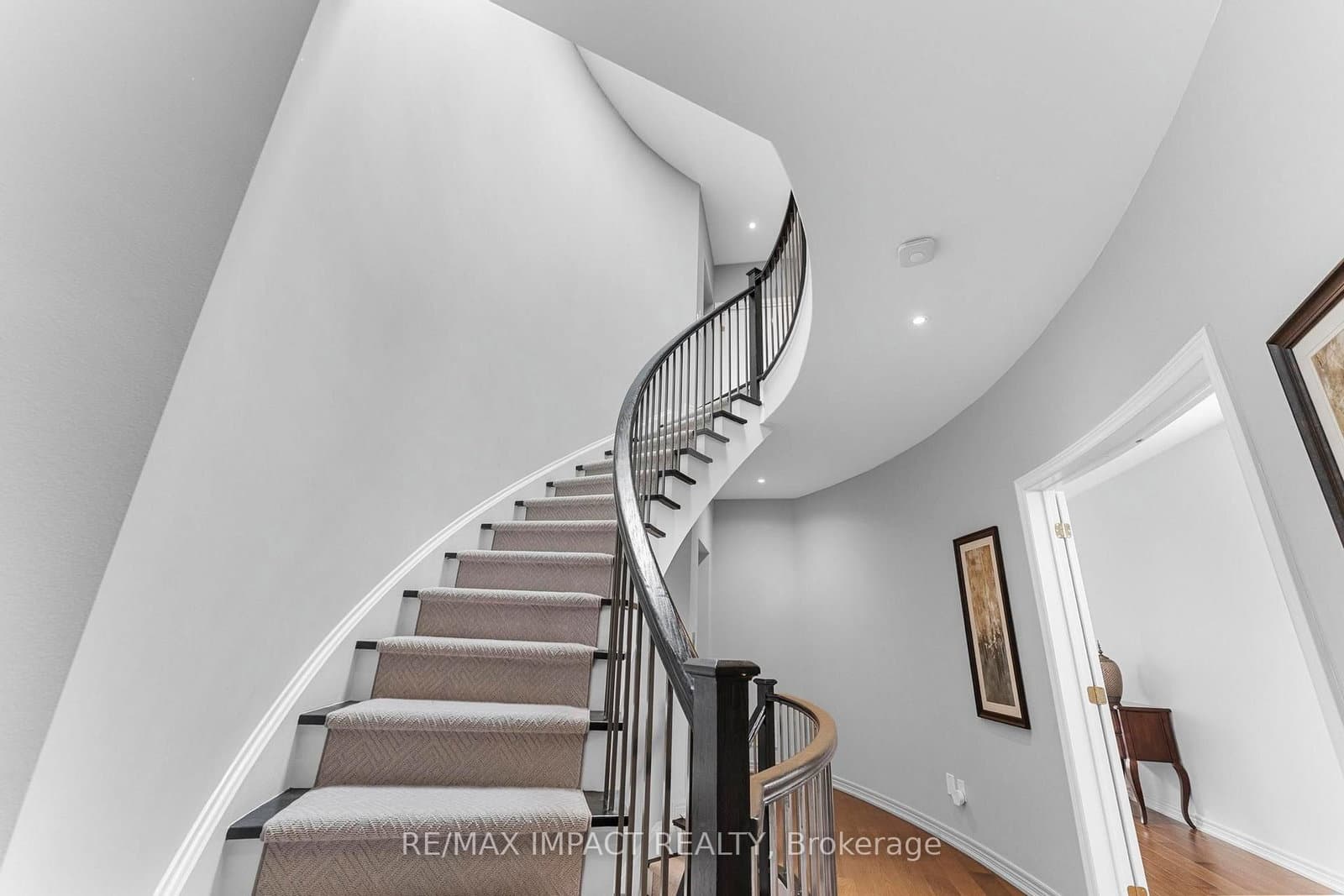 260 Russell Hill Road, Unit 13 thumbnail 20