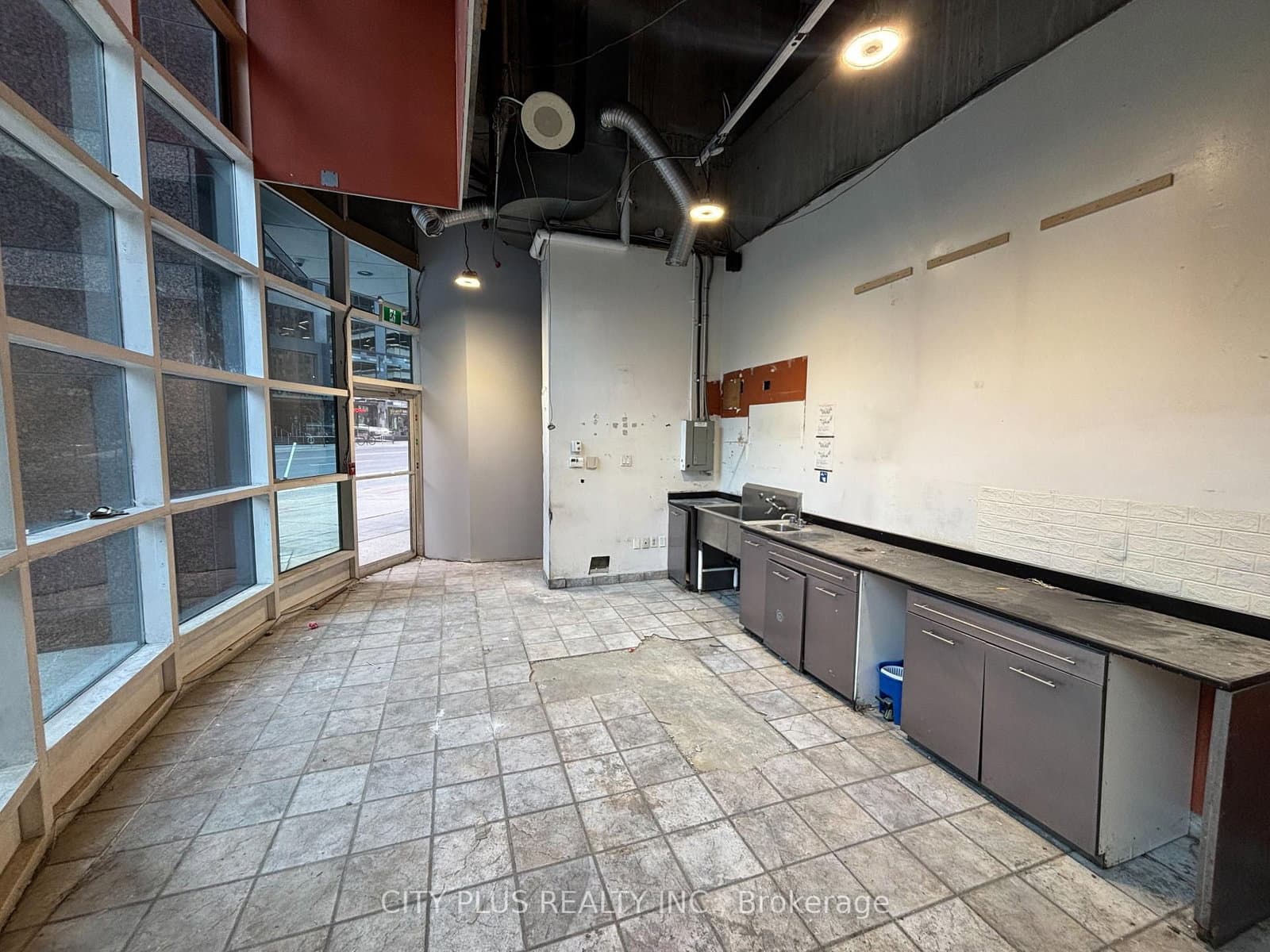 33 University Avenue, Unit 101A thumbnail 3