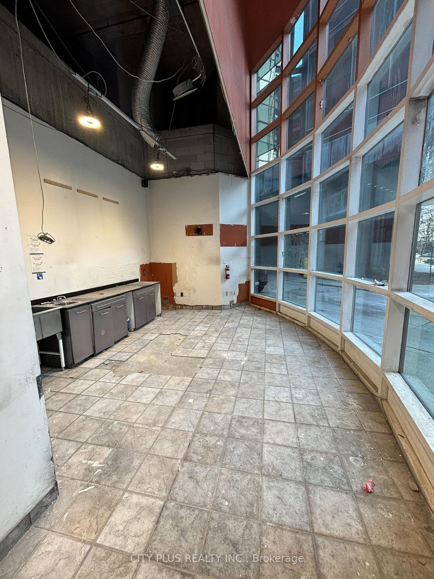 33 University Avenue, Unit 101A thumbnail 4
