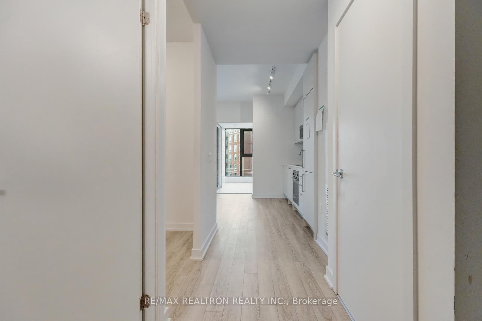 250 Lawrence Avenue W, Unit 416 thumbnail 11