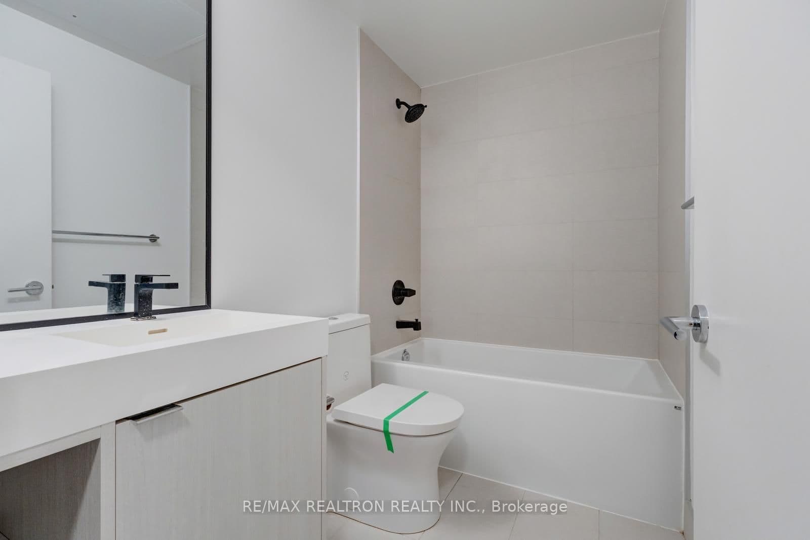250 Lawrence Avenue W, Unit 416 thumbnail 12
