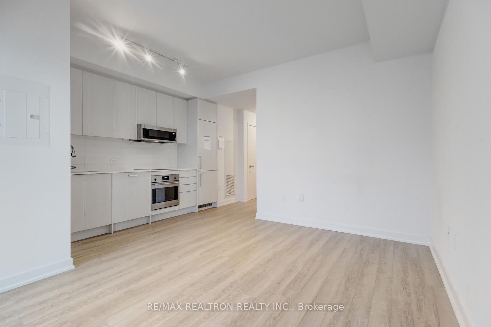 250 Lawrence Avenue W, Unit 416 thumbnail 18