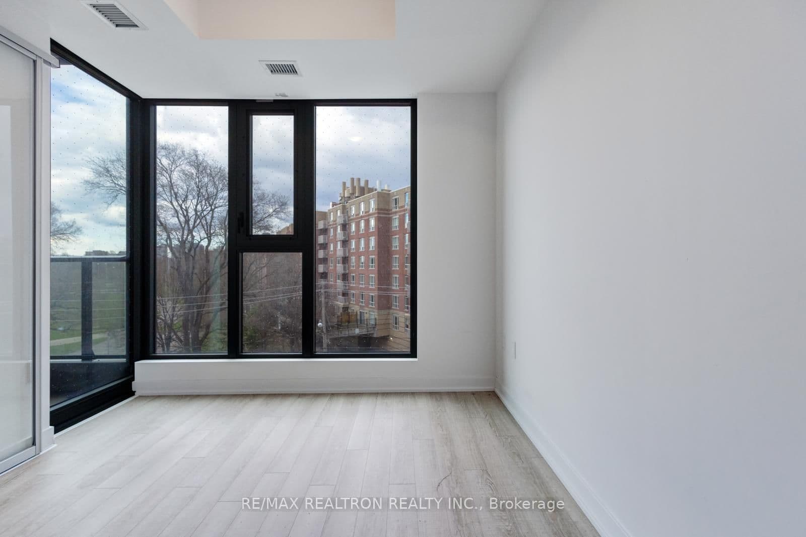 250 Lawrence Avenue W, Unit 416 thumbnail 21