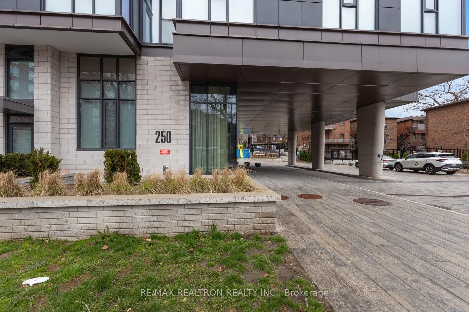 250 Lawrence Avenue W, Unit 416 thumbnail 4
