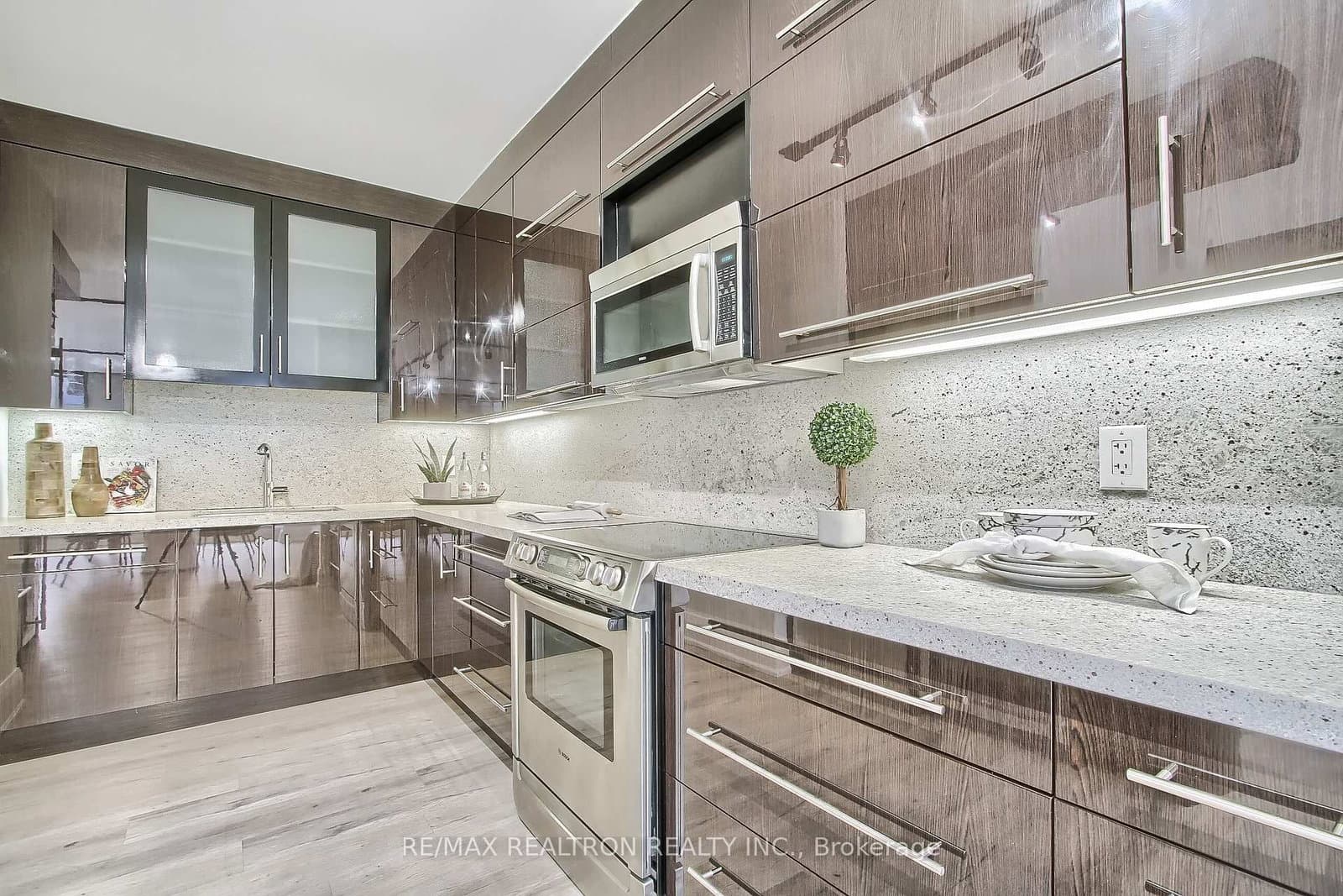 55A Avenue Road, Unit 406 thumbnail 12