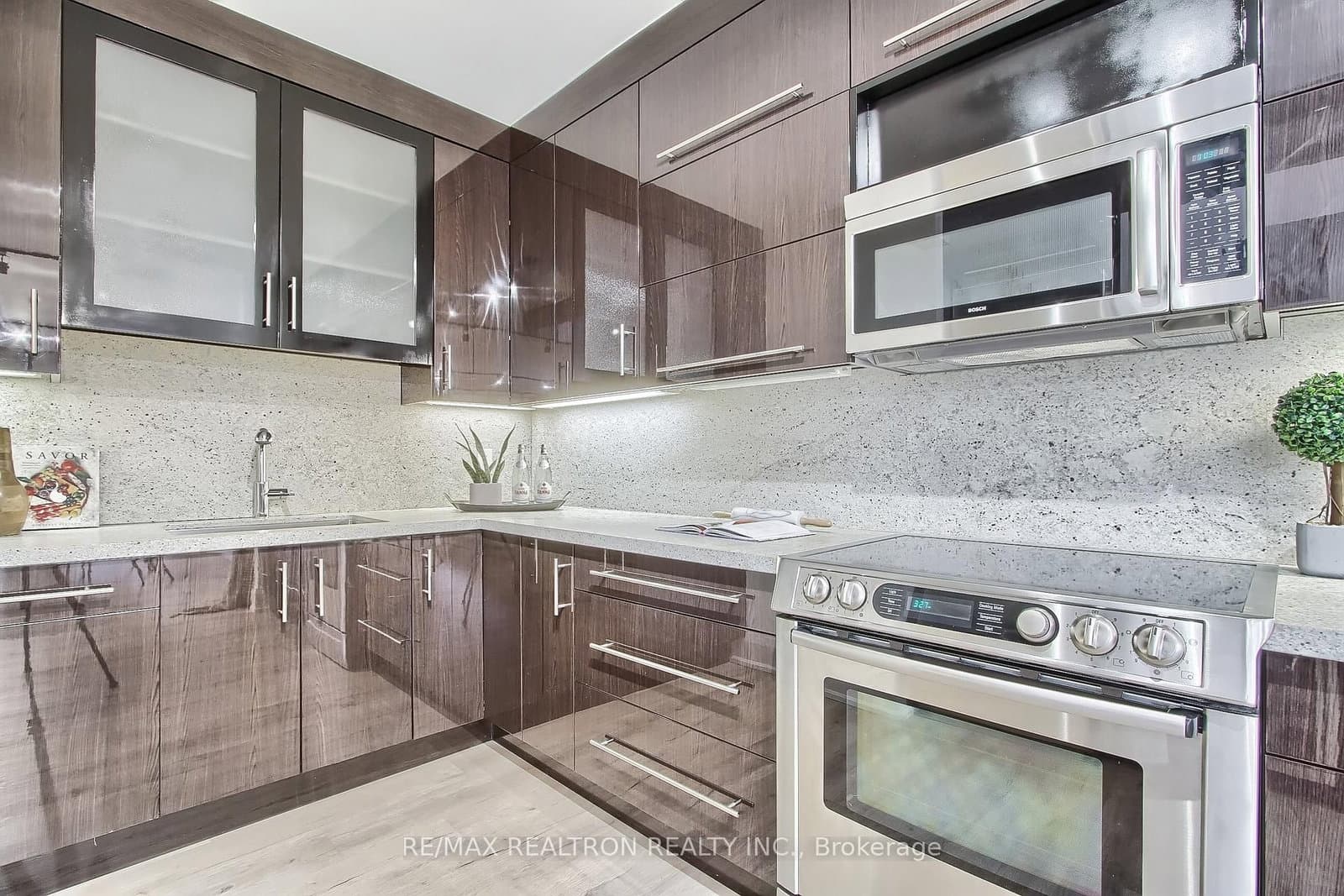 55A Avenue Road, Unit 406 thumbnail 13