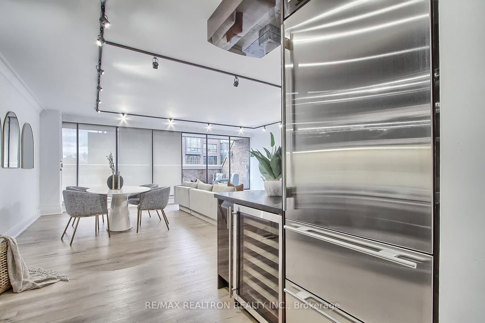 55A Avenue Road, Unit 406 thumbnail 15