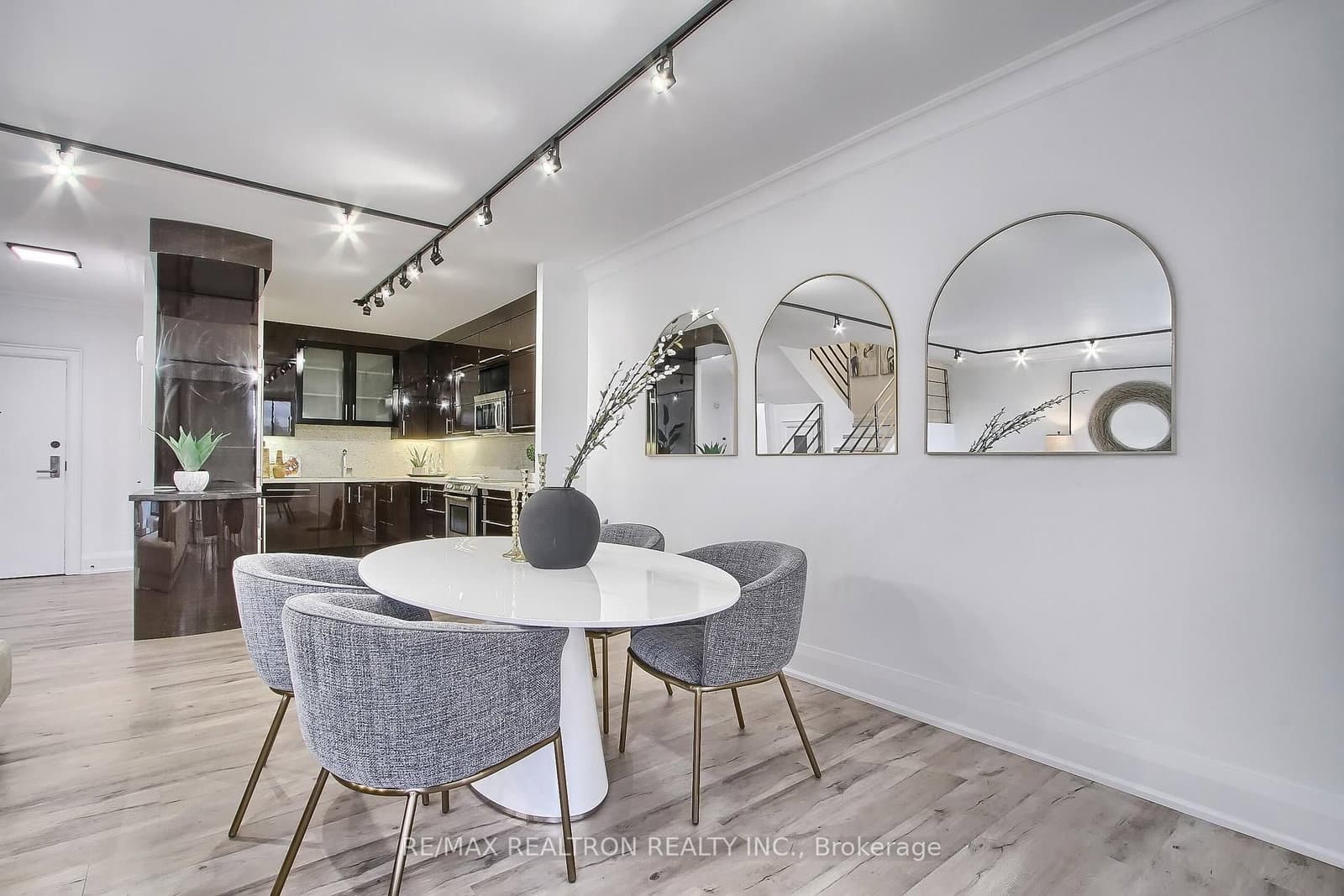 55A Avenue Road, Unit 406 thumbnail 17