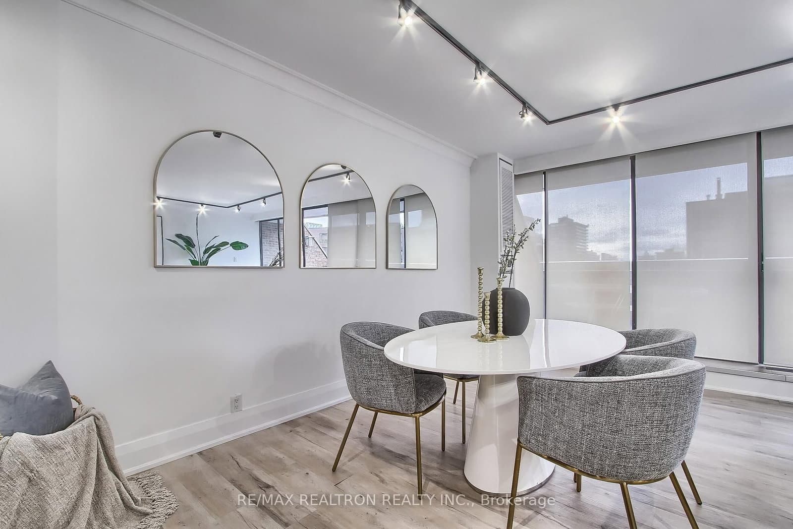 55A Avenue Road, Unit 406 thumbnail 20