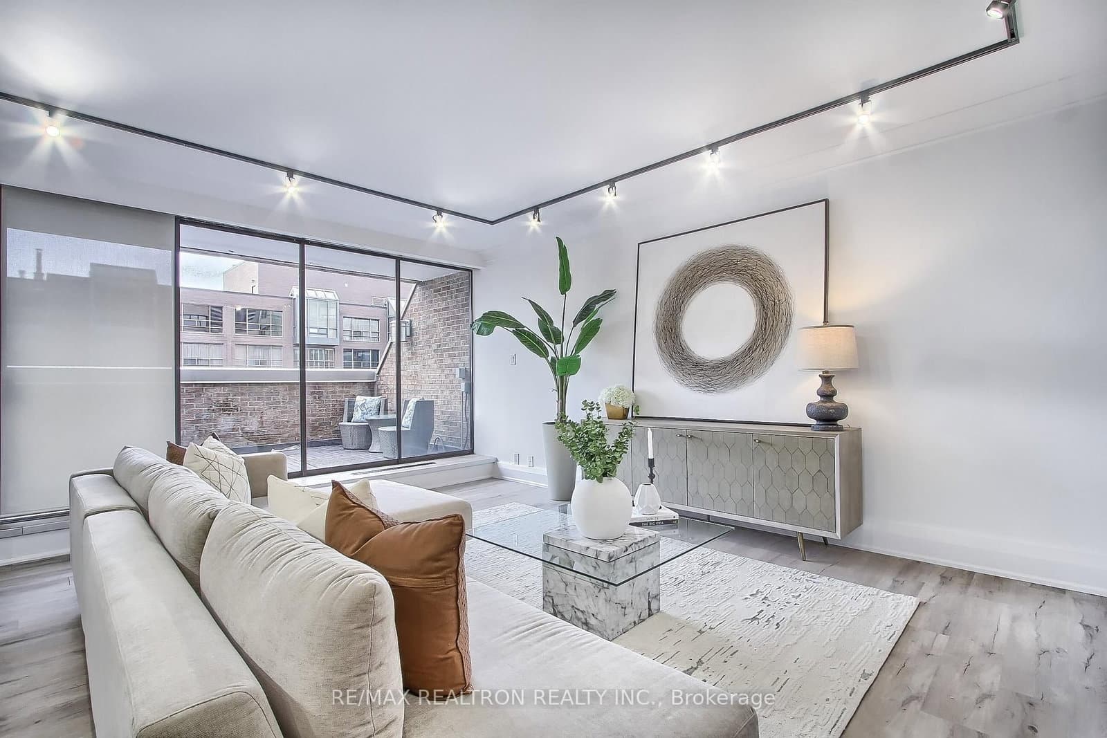 55A Avenue Road, Unit 406 thumbnail 22
