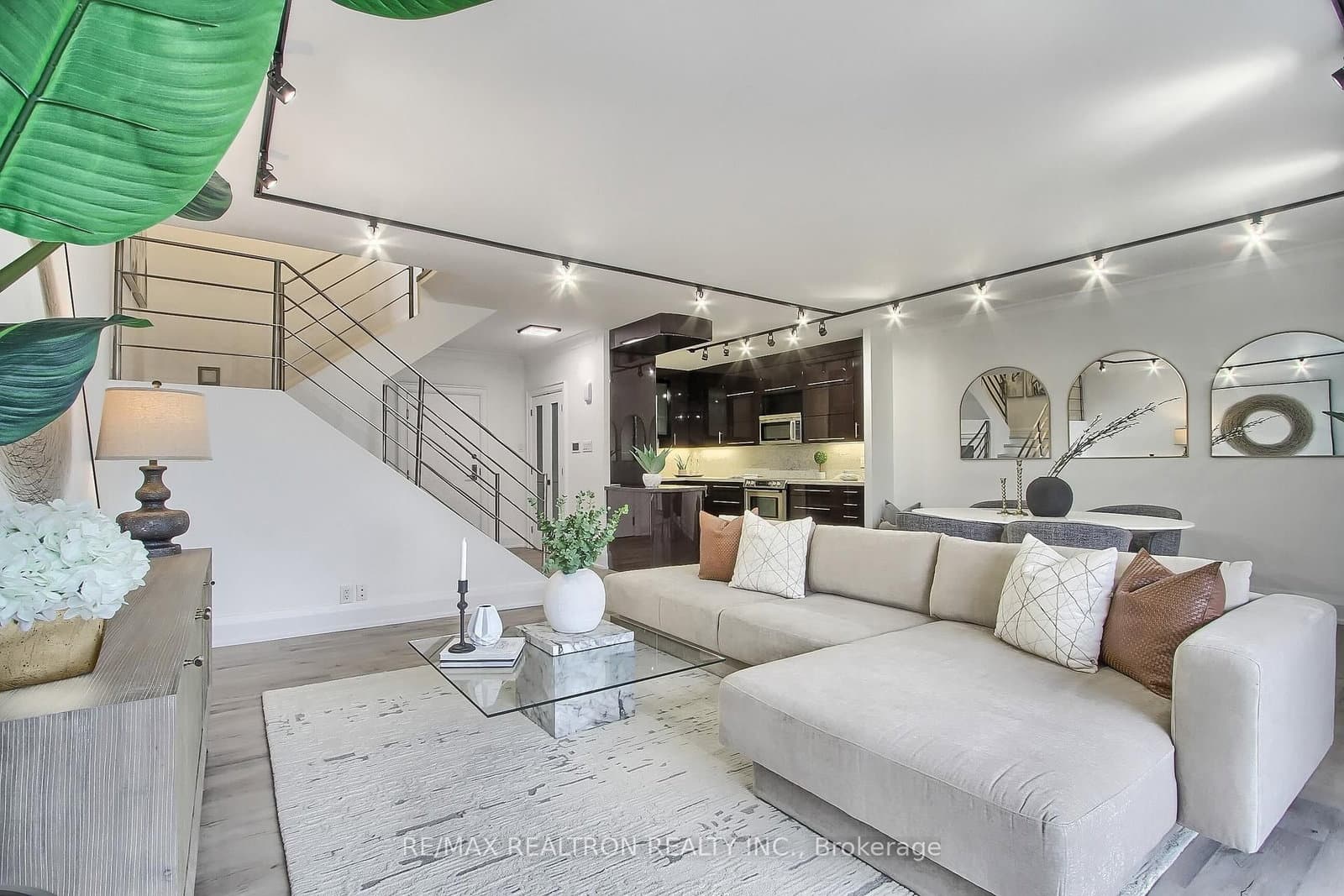 55A Avenue Road, Unit 406 thumbnail 24