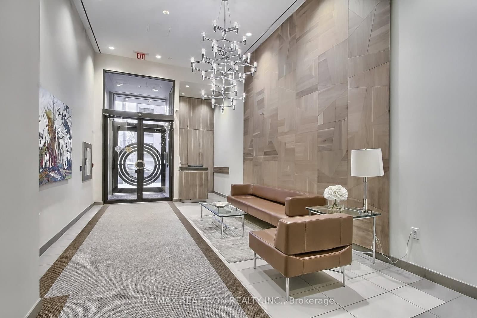 55A Avenue Road, Unit 406 thumbnail 3
