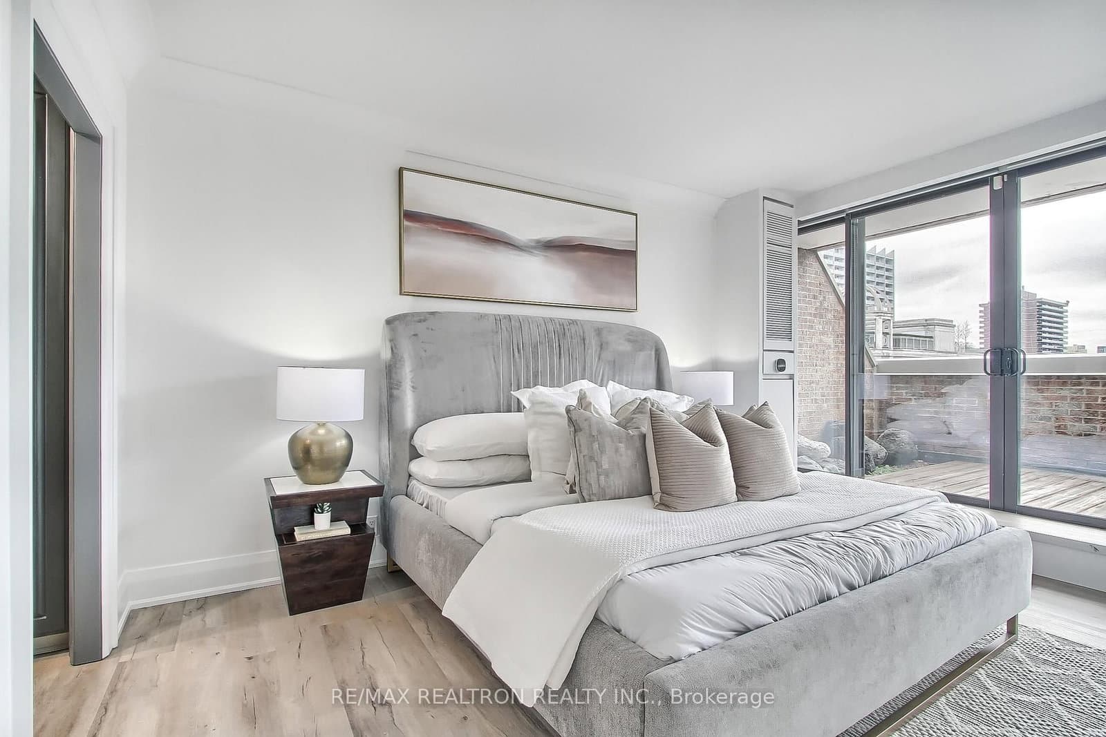 55A Avenue Road, Unit 406 thumbnail 32