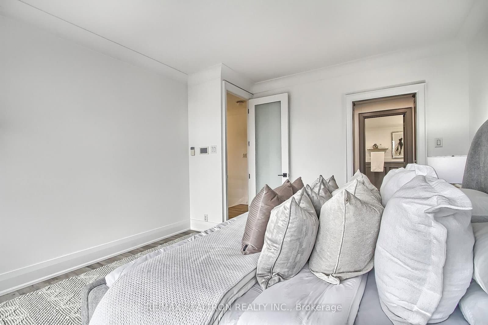 55A Avenue Road, Unit 406 thumbnail 34