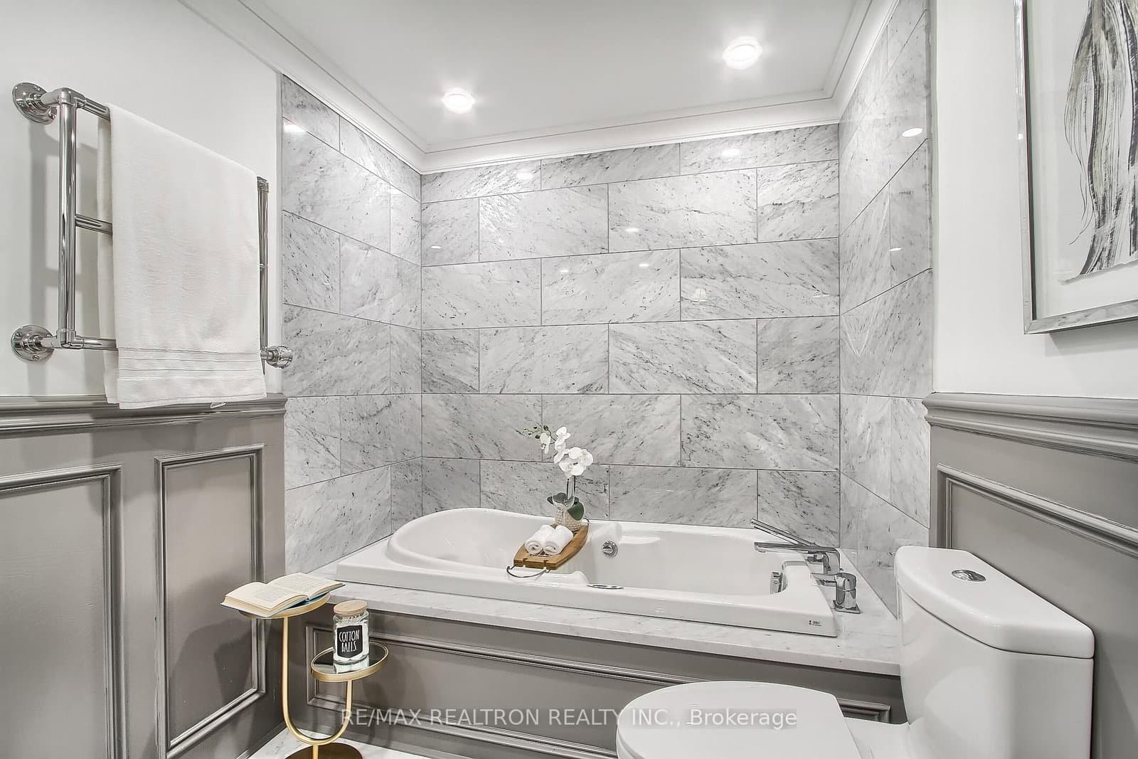 55A Avenue Road, Unit 406 thumbnail 38