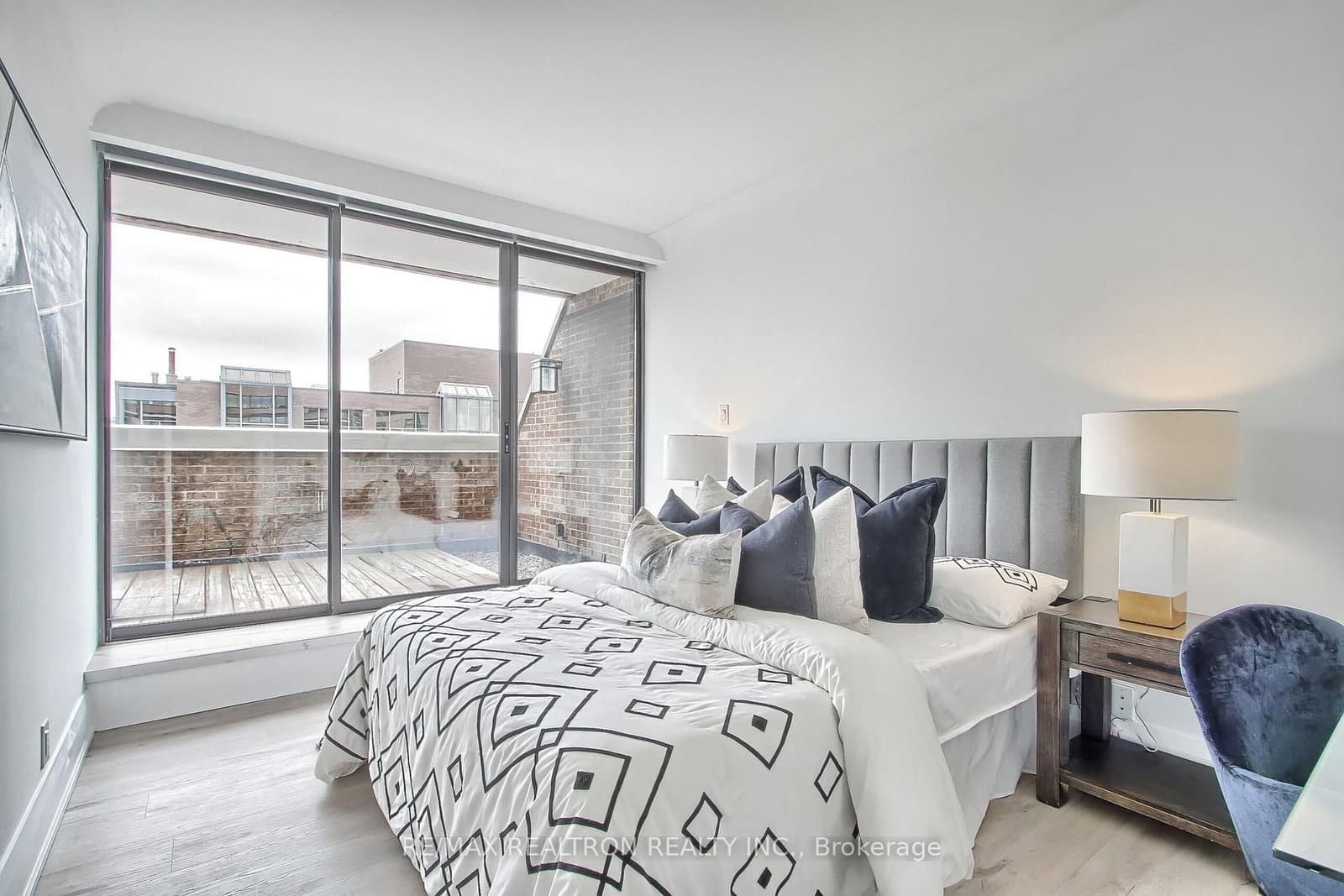55A Avenue Road, Unit 406 thumbnail 40