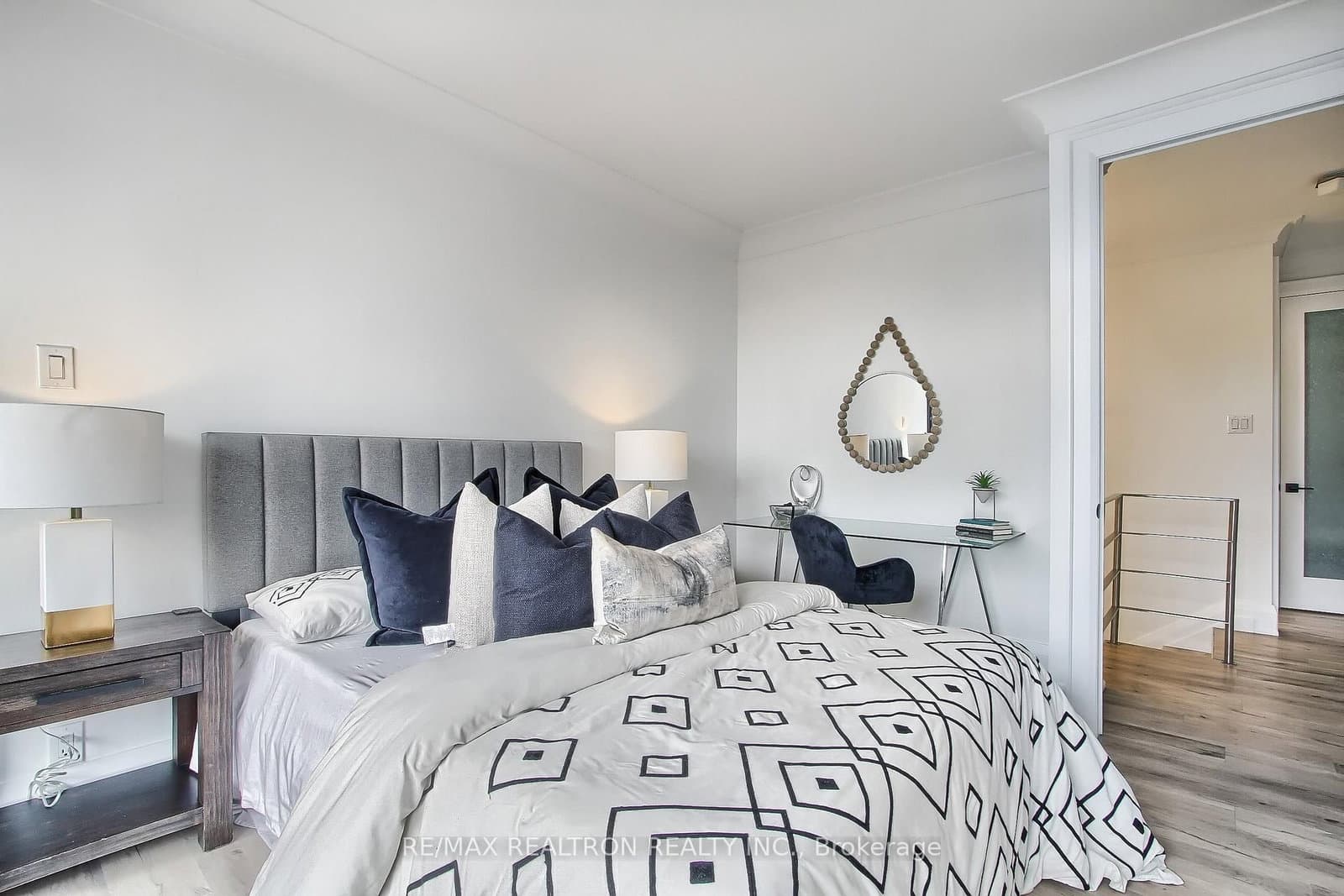 55A Avenue Road, Unit 406 thumbnail 41