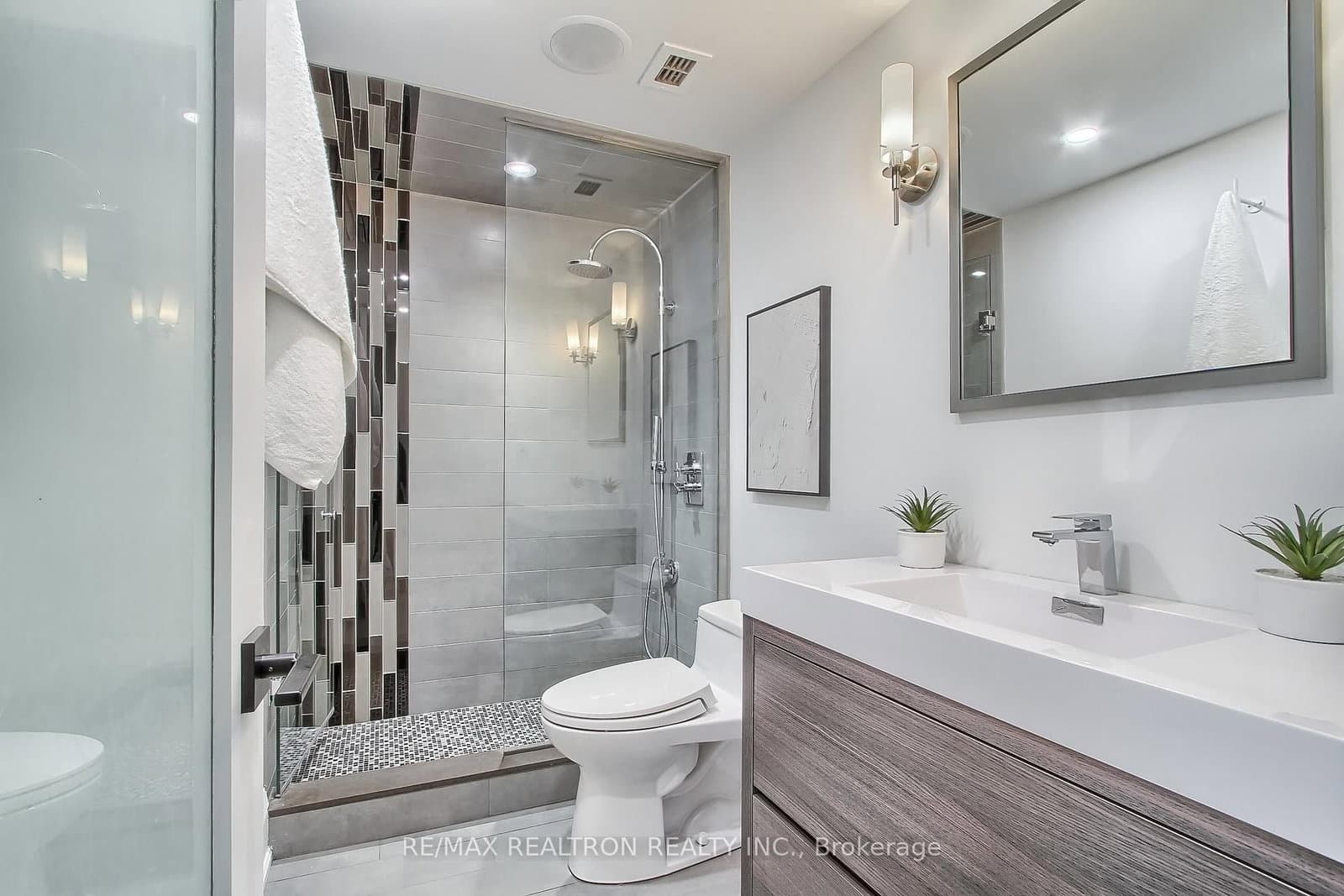 55A Avenue Road, Unit 406 thumbnail 43