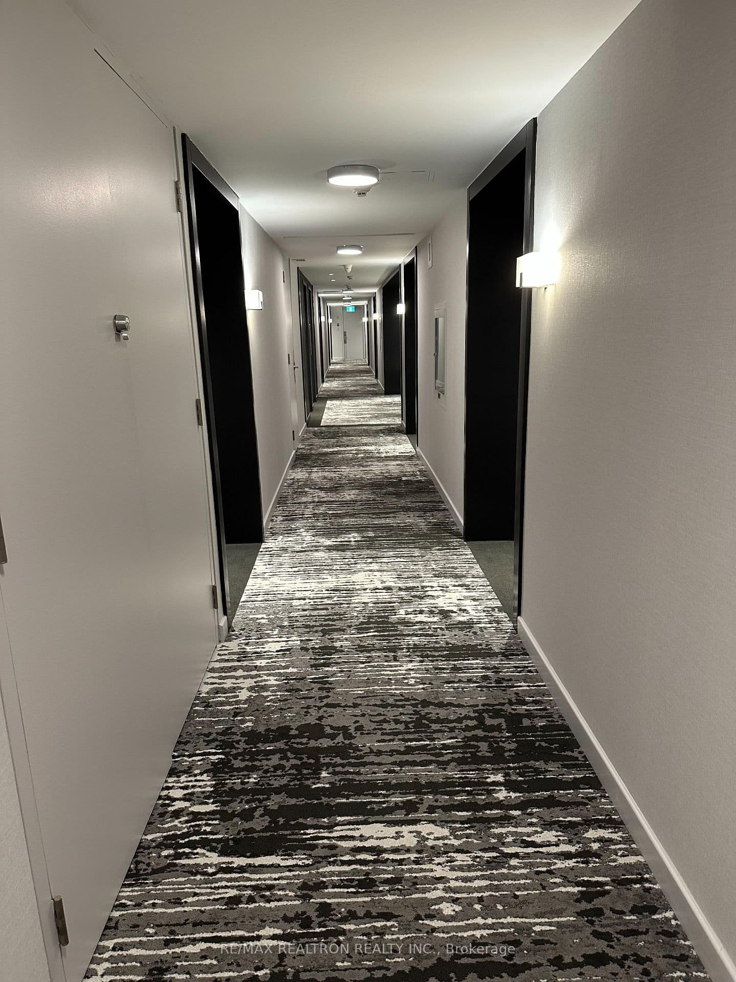 55A Avenue Road, Unit 406 thumbnail 5