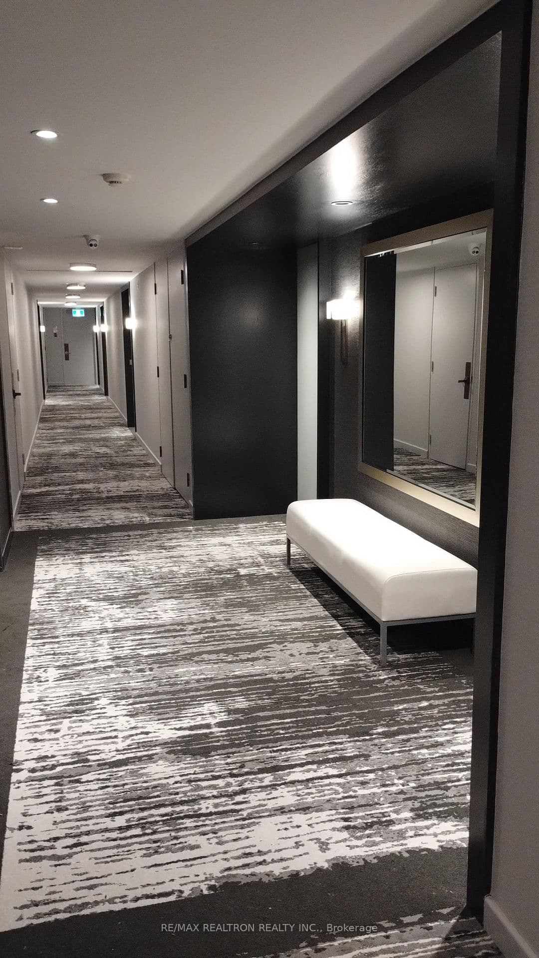 55A Avenue Road, Unit 406 thumbnail 6