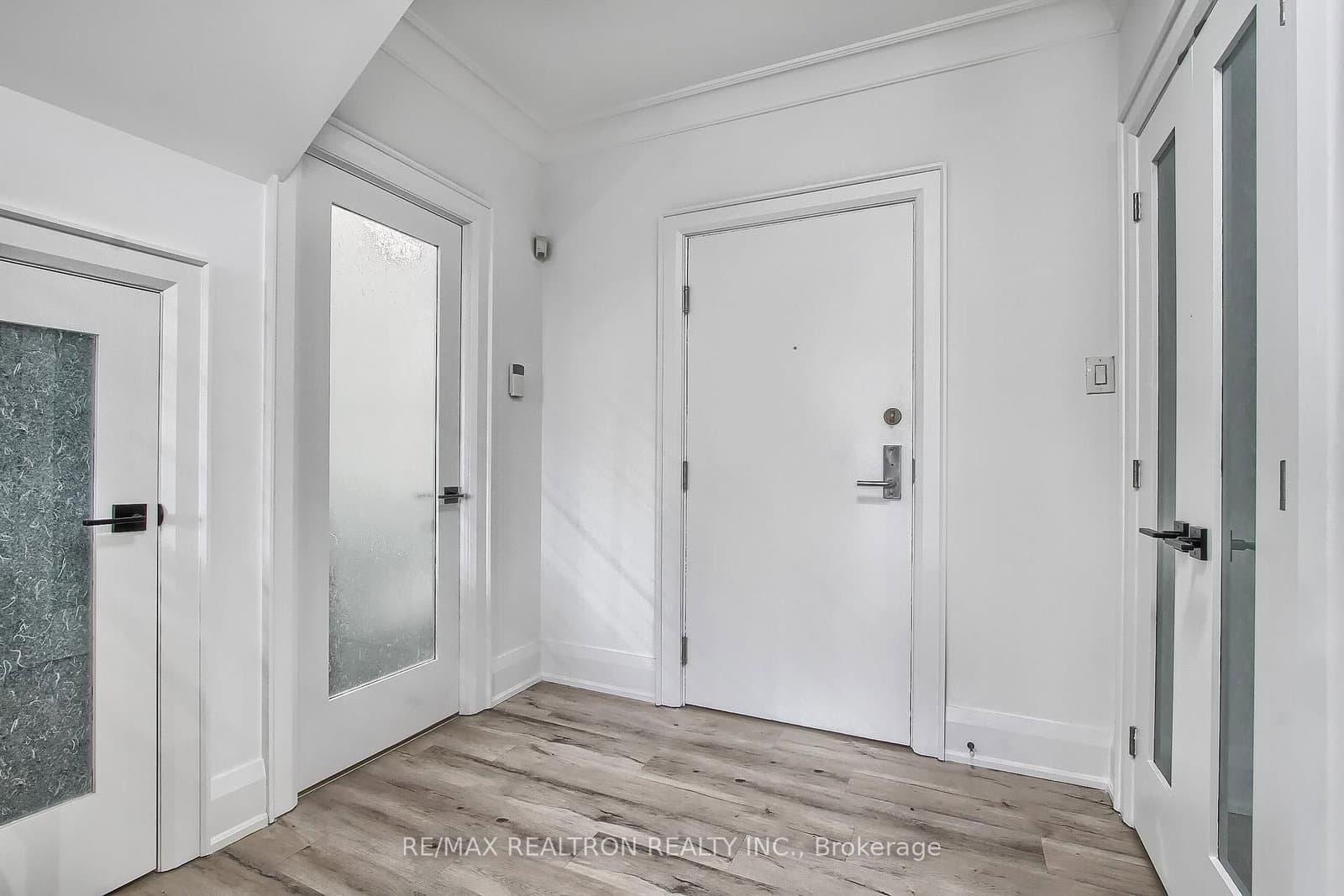 55A Avenue Road, Unit 406 thumbnail 8