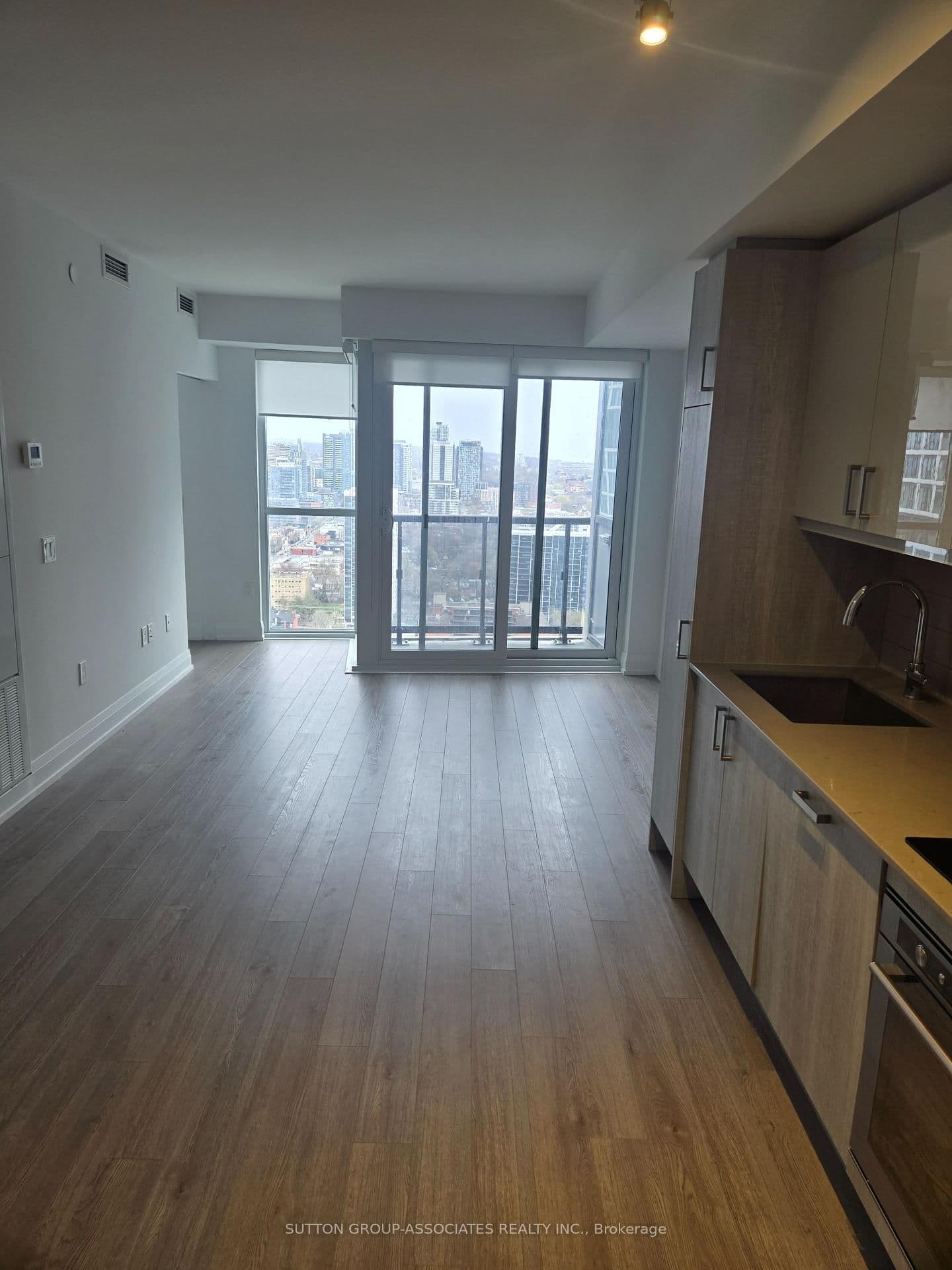 77 Mutual Street, Unit 3001 thumbnail 4