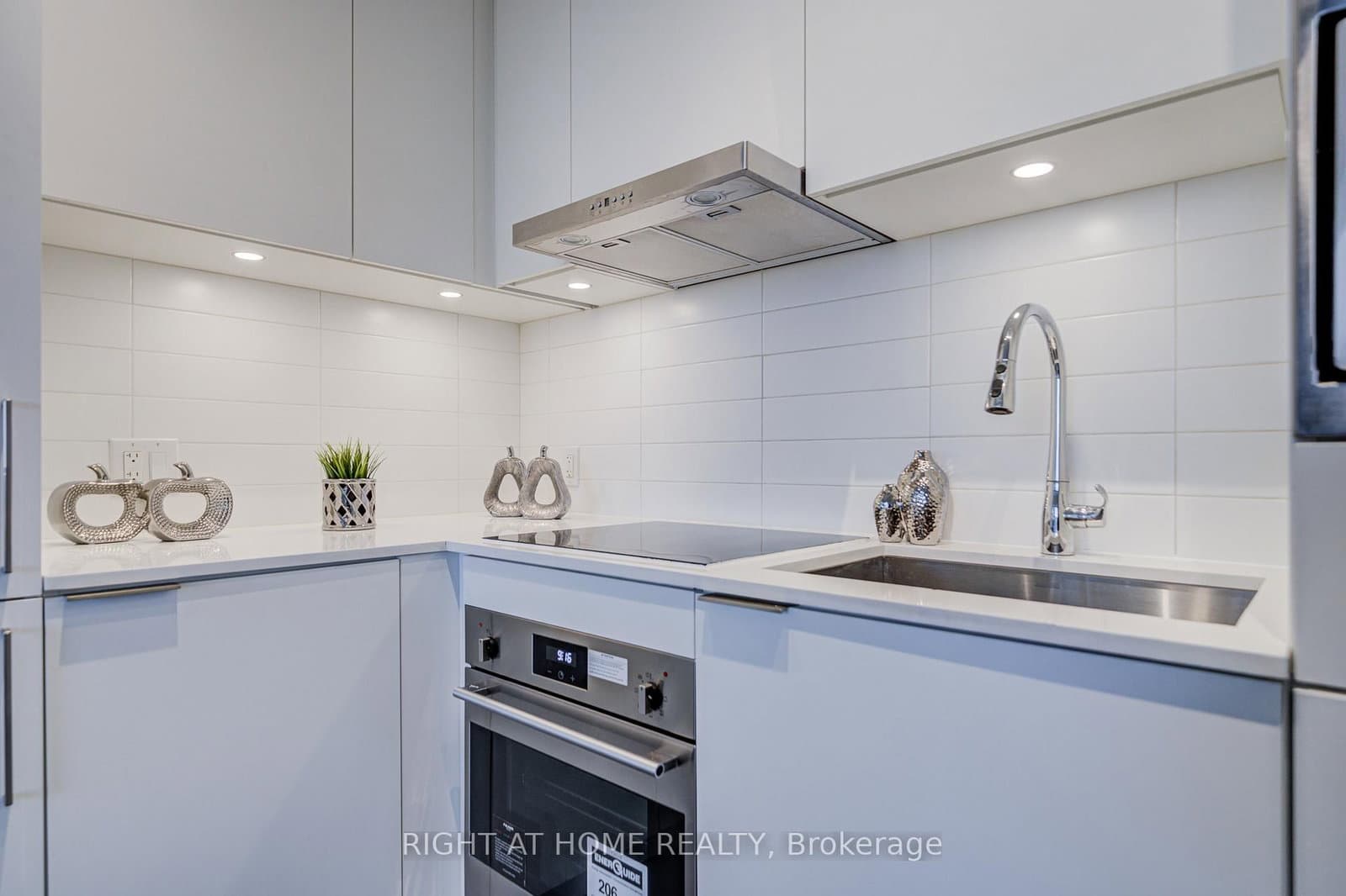 8 Olympic Garden Drive, Unit S2410 thumbnail 13