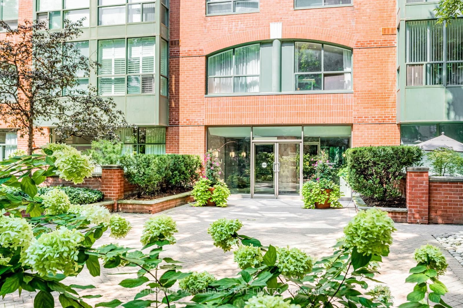 95 Prince Arthur Avenue, Unit 104 thumbnail 24