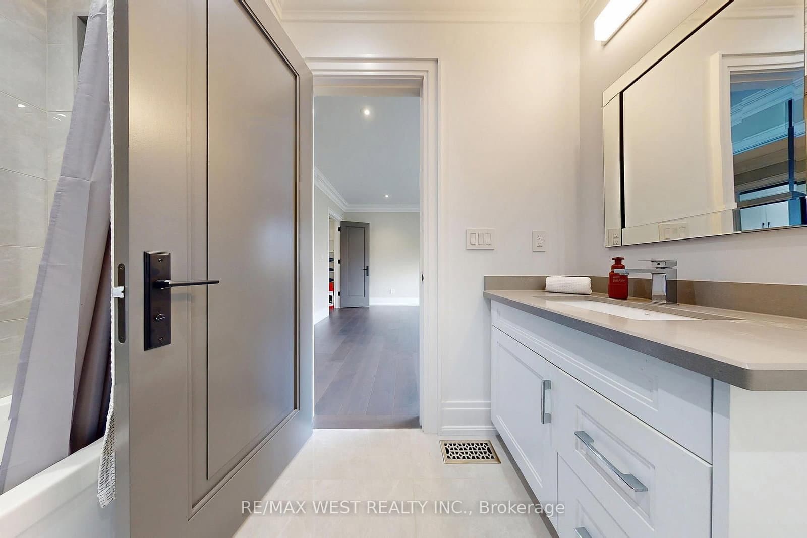 222 Connaught Avenue thumbnail 32