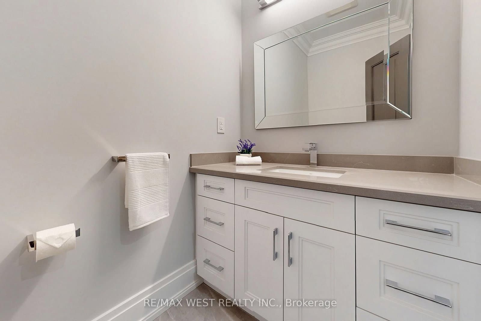 222 Connaught Avenue thumbnail 35