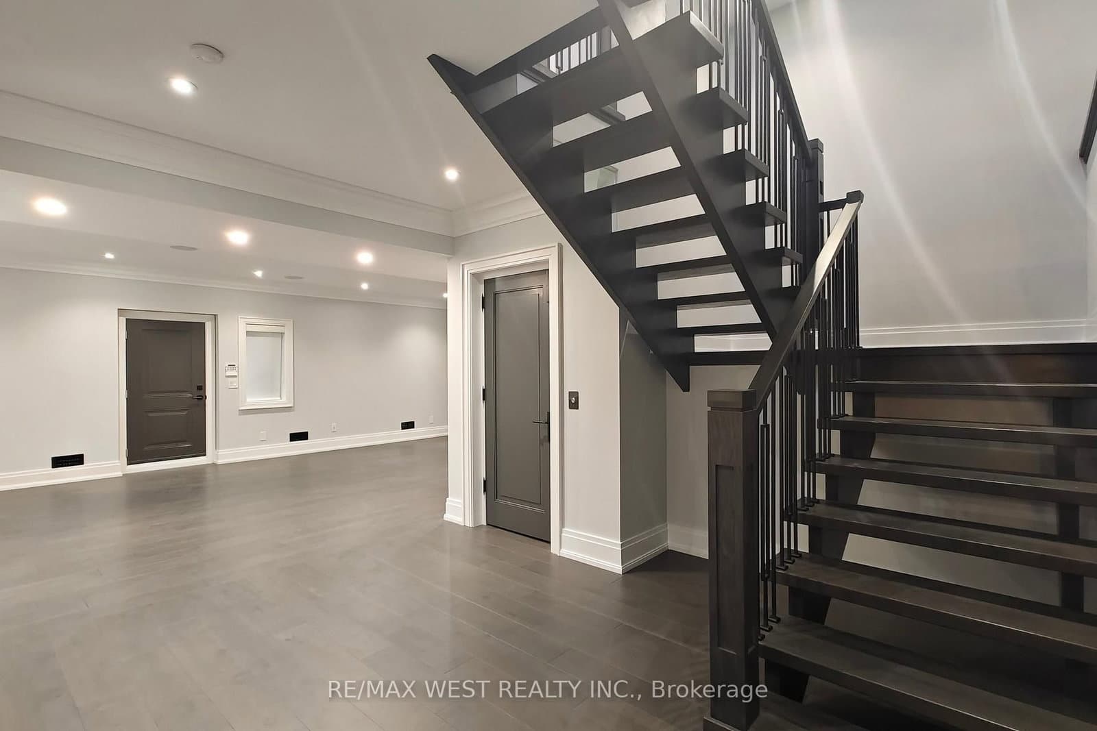222 Connaught Avenue thumbnail 36