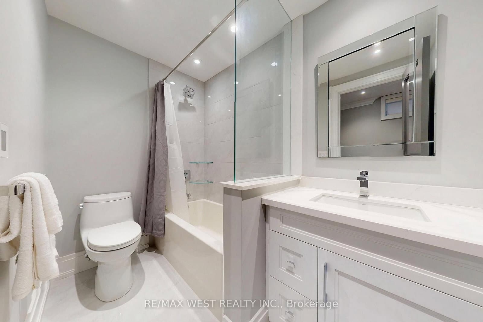 222 Connaught Avenue thumbnail 40