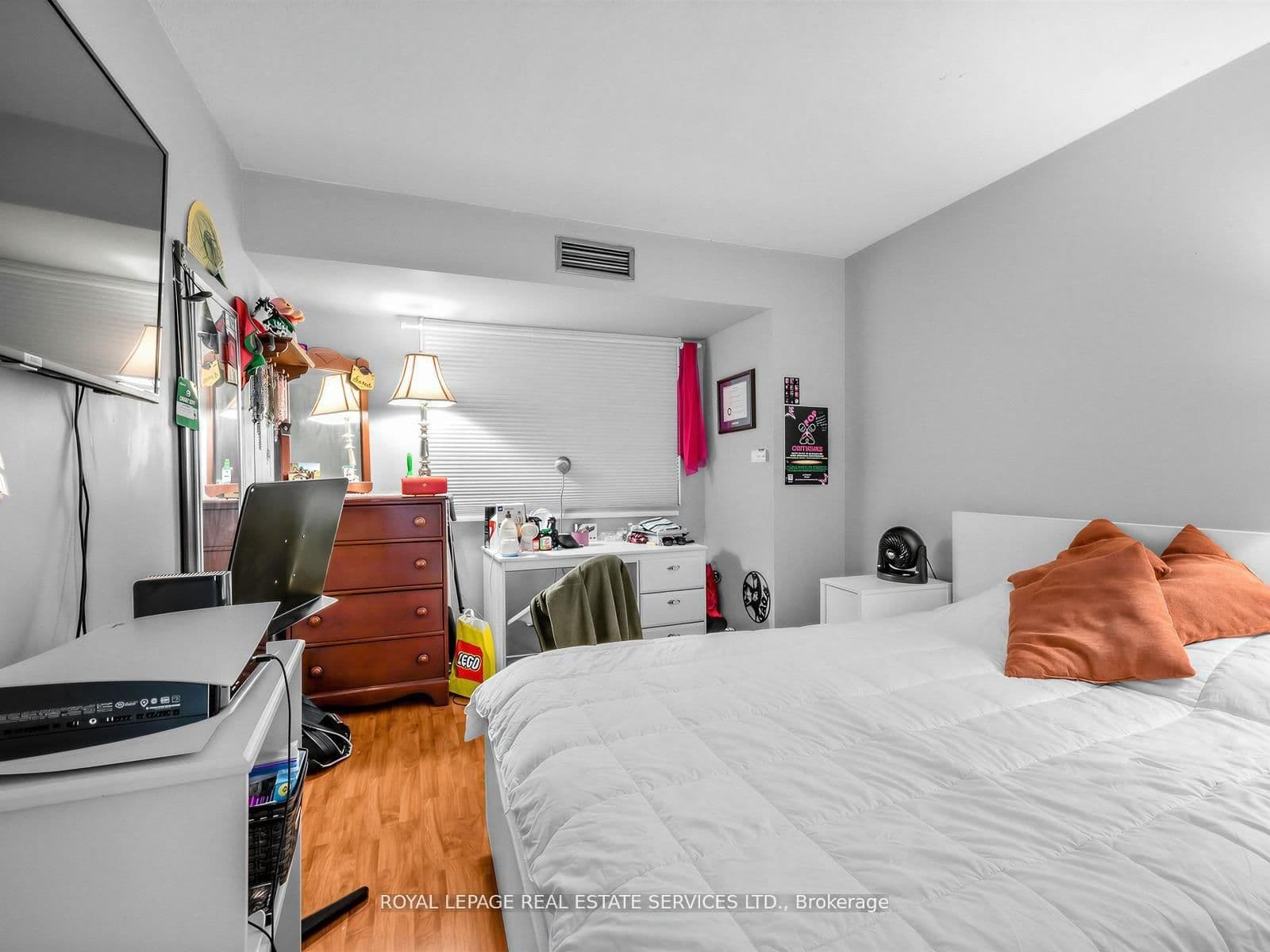 117 Gerrard Street E, Unit 310 thumbnail 13