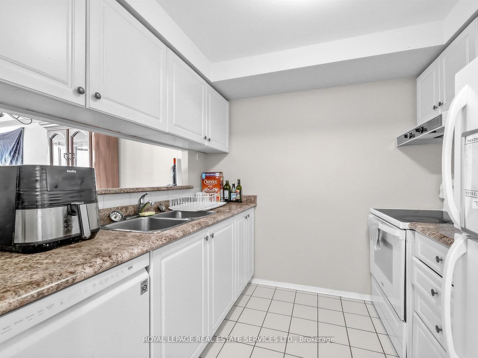 117 Gerrard Street E, Unit 310 thumbnail 4