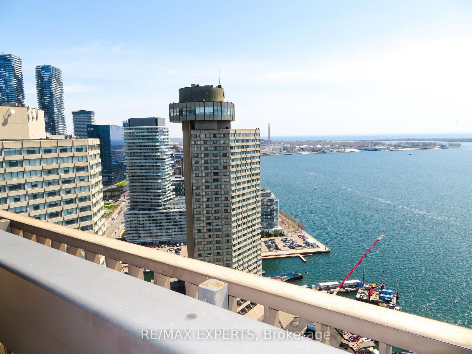 #2233 - 33 Harbour Square