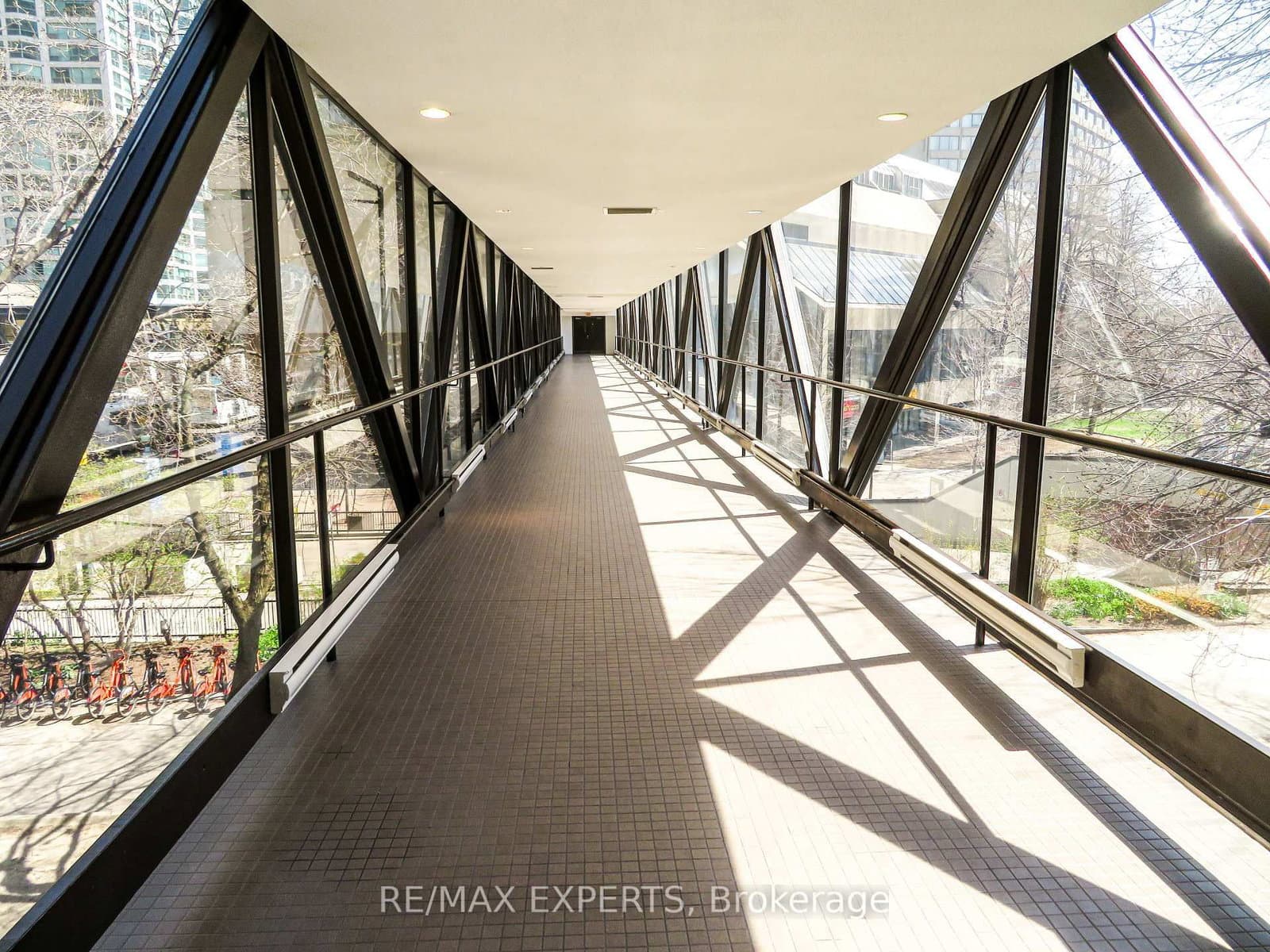 33 Harbour Square, Unit 2233 thumbnail 30