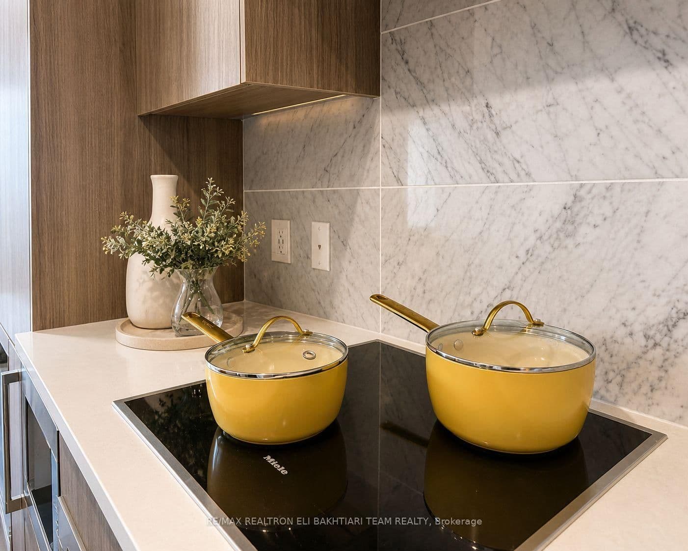 95 McMahon Drive, Unit 2511 thumbnail 12