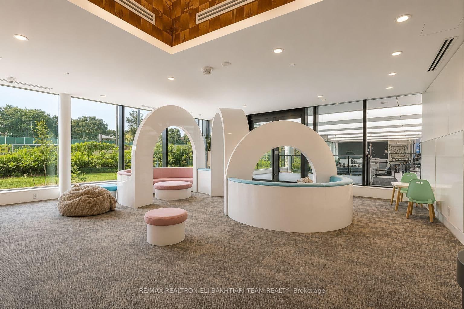 95 McMahon Drive, Unit 2511 thumbnail 33