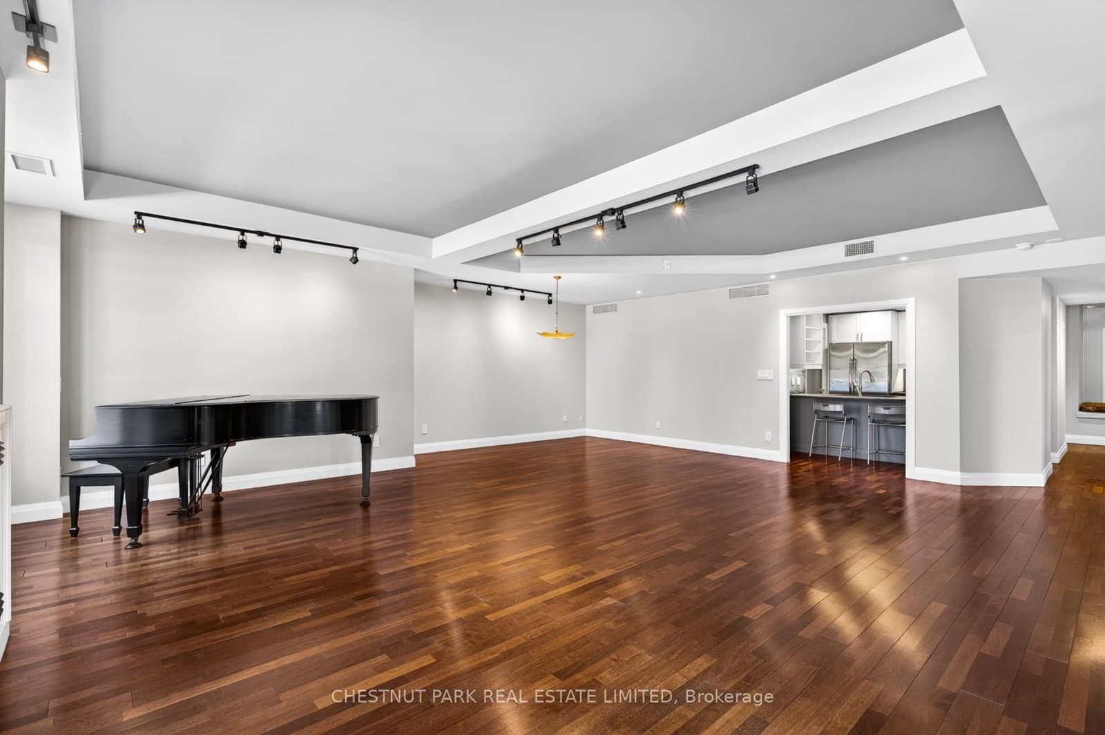 21 Shaftesbury Avenue, Unit 203 thumbnail 11