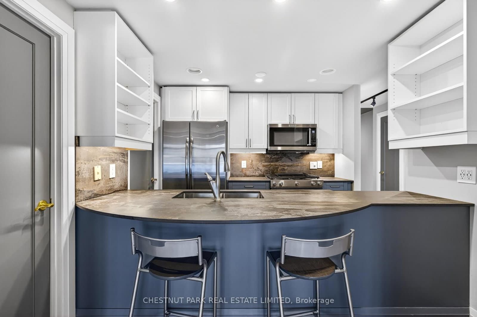 21 Shaftesbury Avenue, Unit 203 thumbnail 23