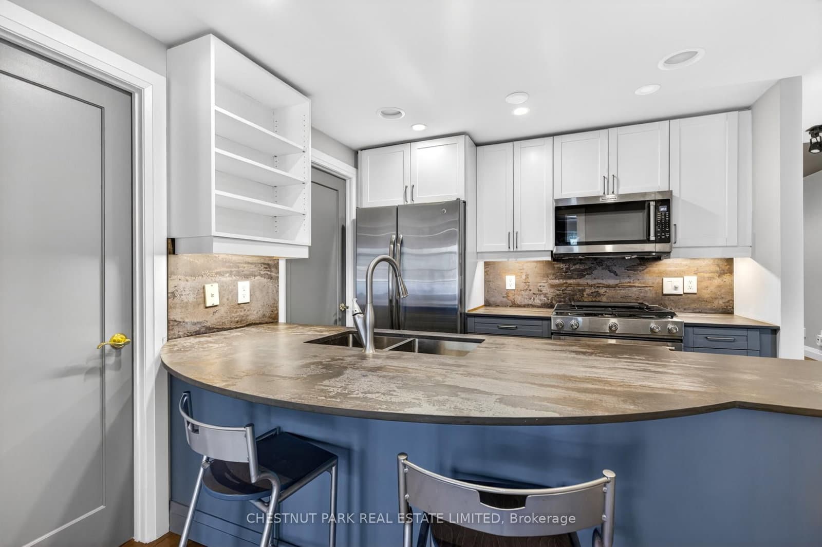 21 Shaftesbury Avenue, Unit 203 thumbnail 24
