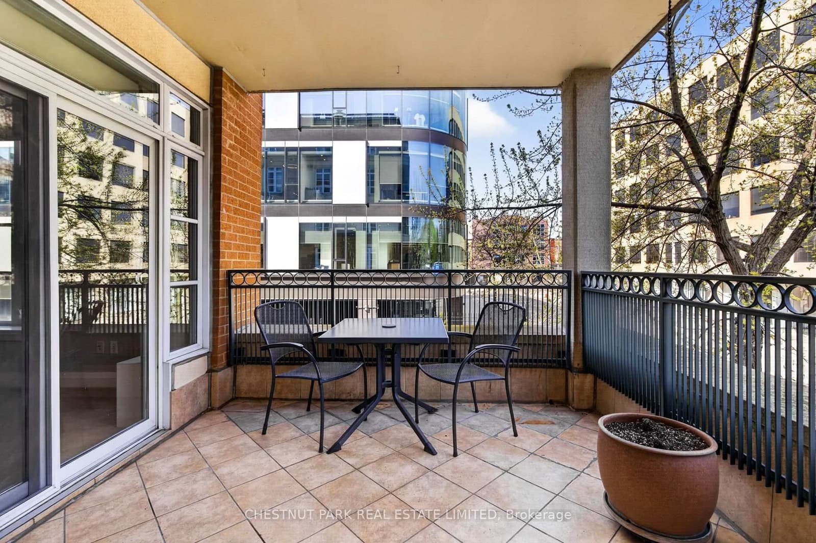 21 Shaftesbury Avenue, Unit 203 thumbnail 31